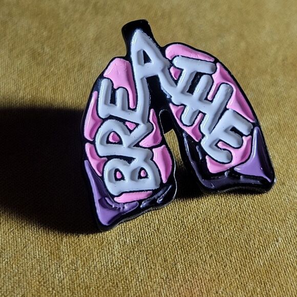 Dont forget to BREATHE Lungs Enamel Pin - Picture 4 of 9